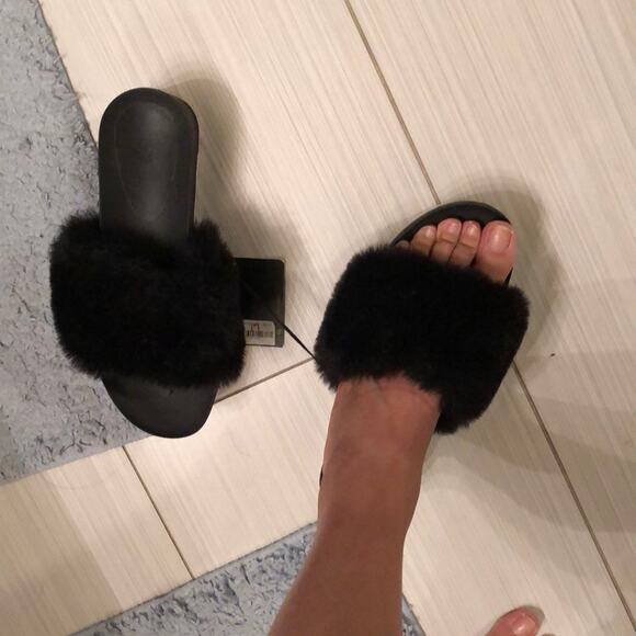FOREVER 21 Black Furry Platform Slides - Picture 2 of 5